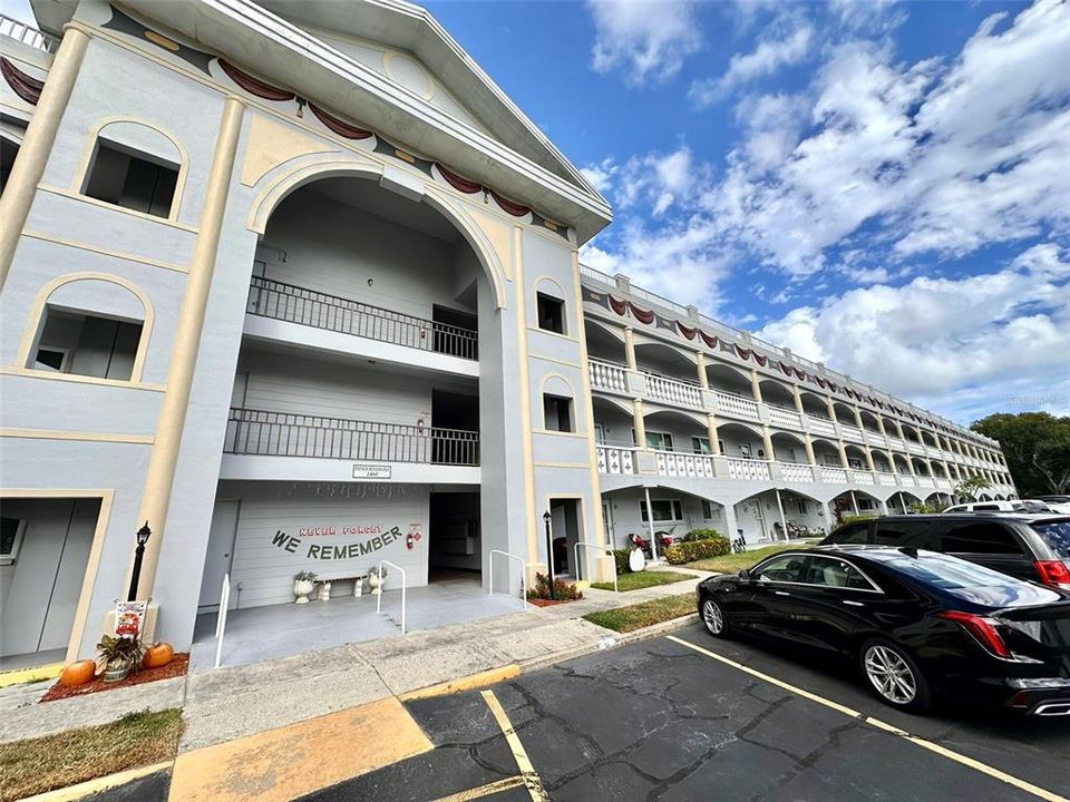 Active With Contract: $129,900 (2 beds, 2 baths, 1400 Square Feet)