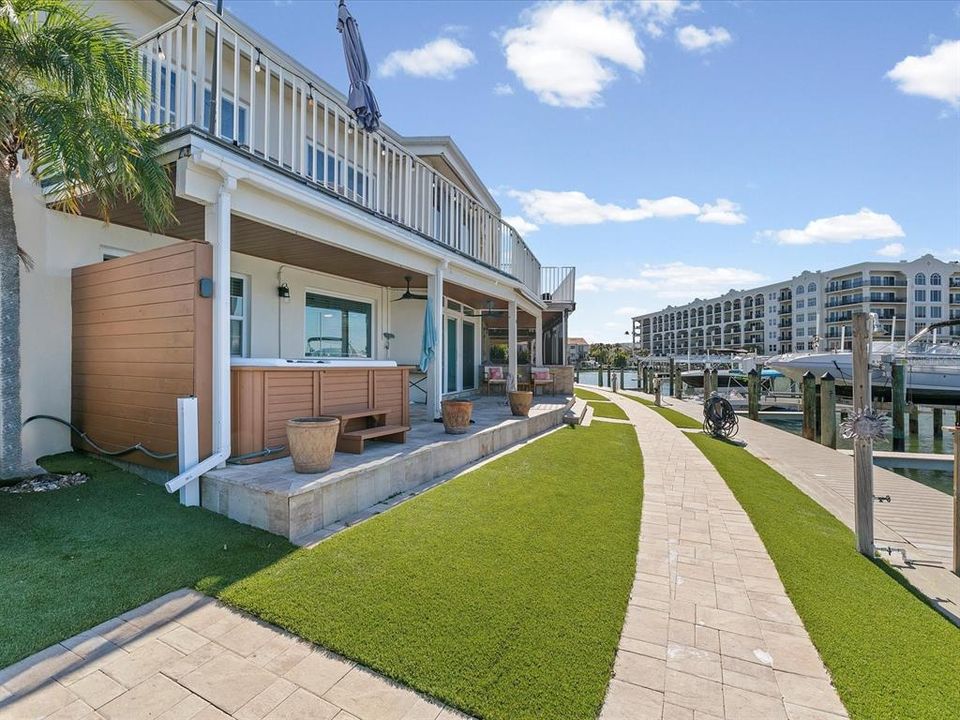 待售: $475,000 (2 贝兹, 2 浴室, 784 平方英尺)