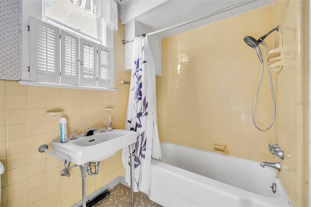 For Sale: $269,000 (4 beds, 2 baths, 1836 Square Feet)