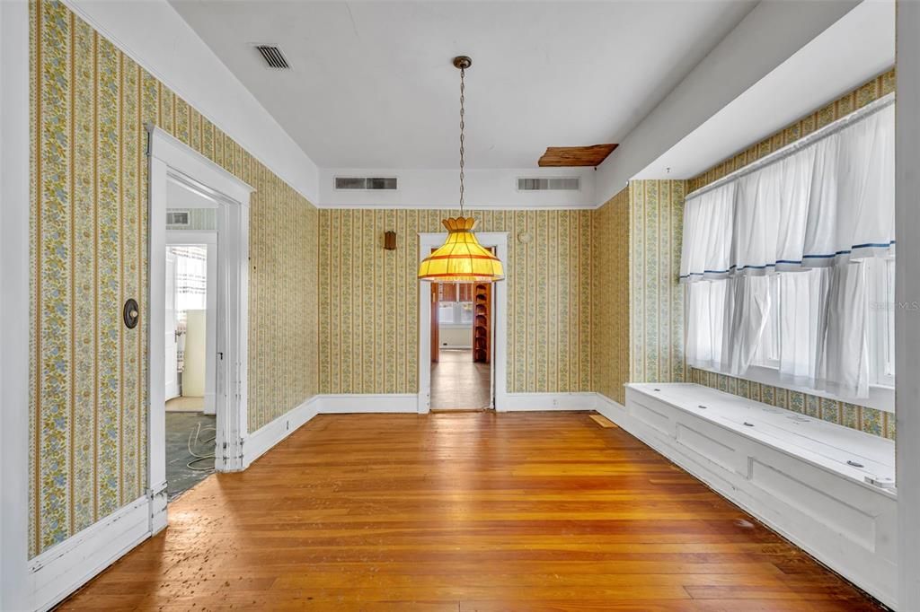 For Sale: $269,000 (4 beds, 2 baths, 1836 Square Feet)