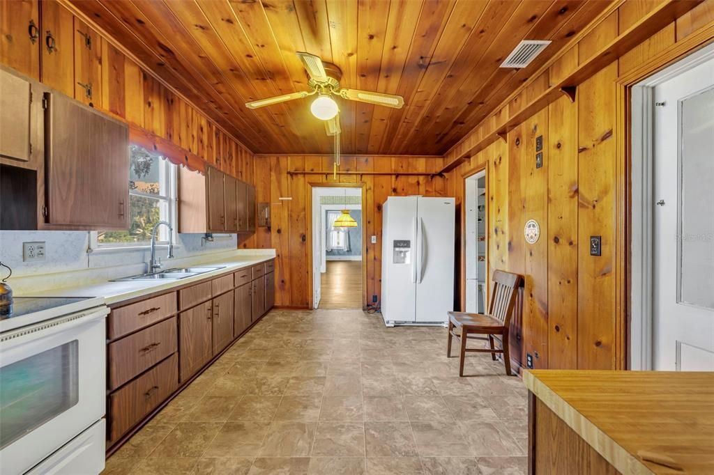 For Sale: $269,000 (4 beds, 2 baths, 1836 Square Feet)