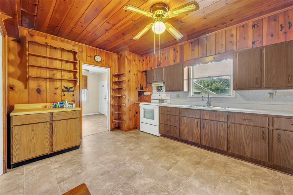 For Sale: $269,000 (4 beds, 2 baths, 1836 Square Feet)