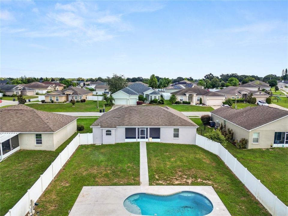 For Rent: $2,400 (3 beds, 2 baths, 1636 Square Feet)