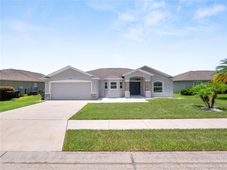 For Rent: $2,400 (3 beds, 2 baths, 1636 Square Feet)