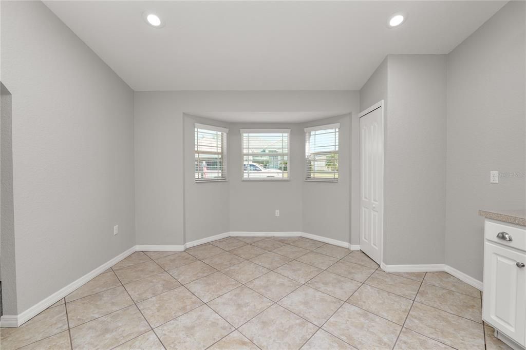 For Rent: $2,400 (3 beds, 2 baths, 1636 Square Feet)