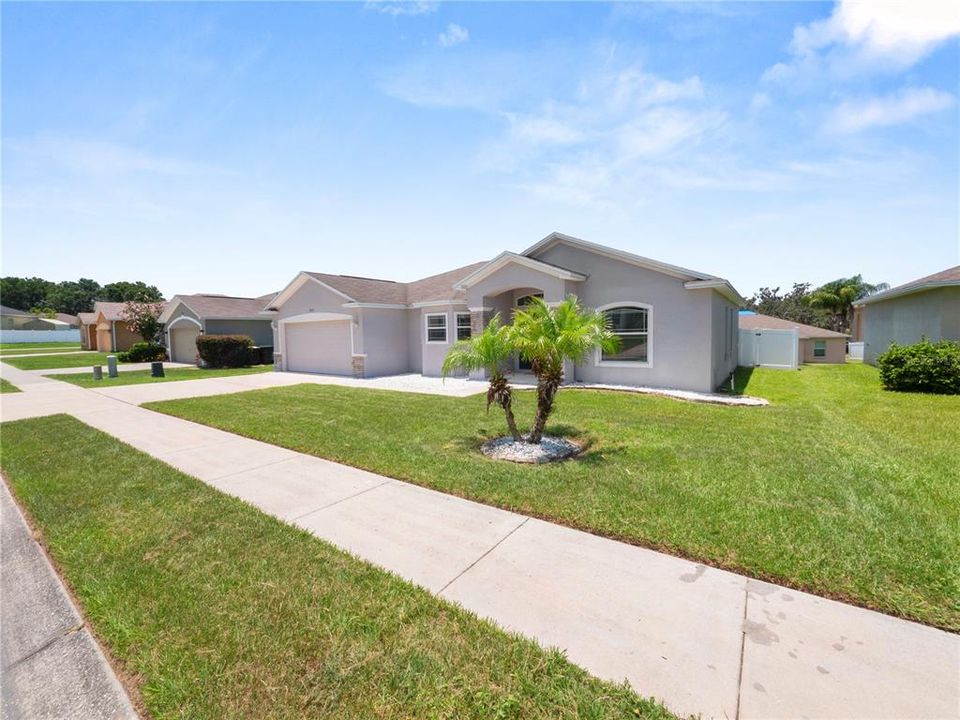 For Rent: $2,400 (3 beds, 2 baths, 1636 Square Feet)