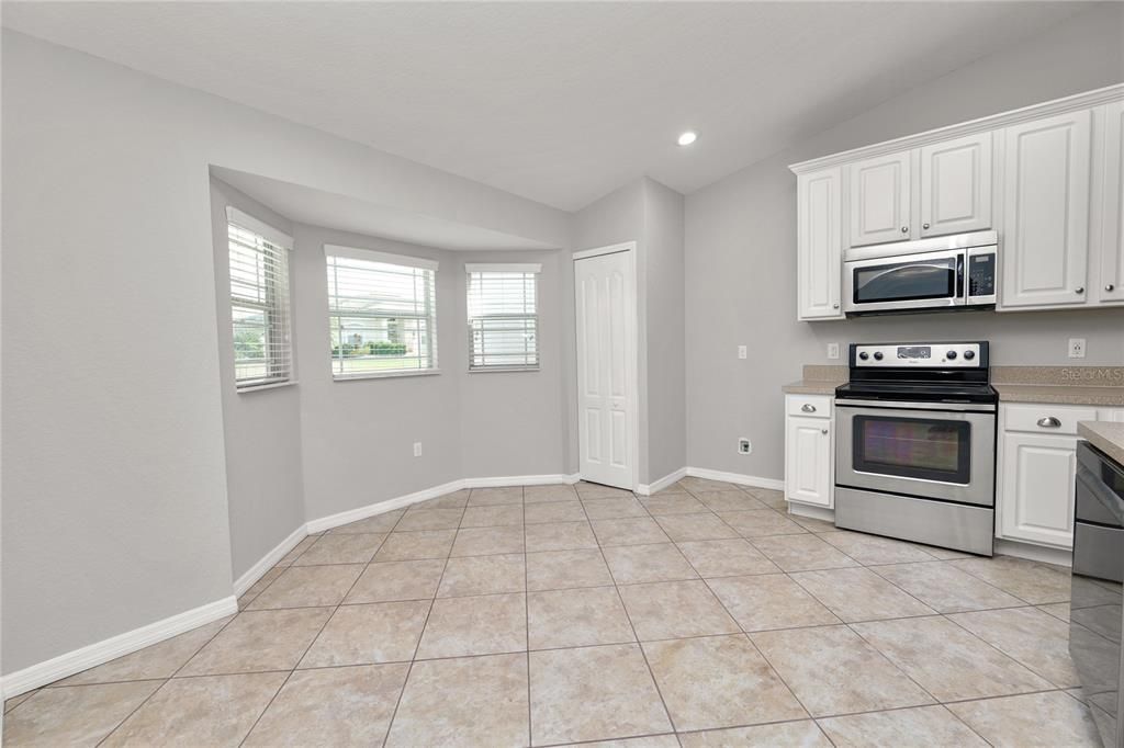 For Rent: $2,400 (3 beds, 2 baths, 1636 Square Feet)