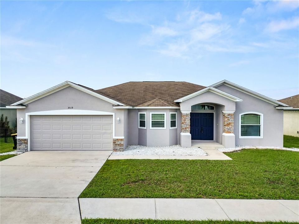 For Rent: $2,400 (3 beds, 2 baths, 1636 Square Feet)