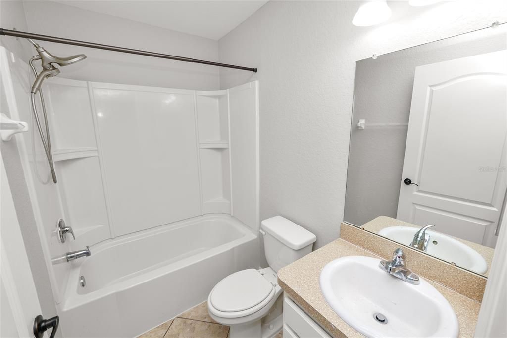 For Rent: $2,400 (3 beds, 2 baths, 1636 Square Feet)