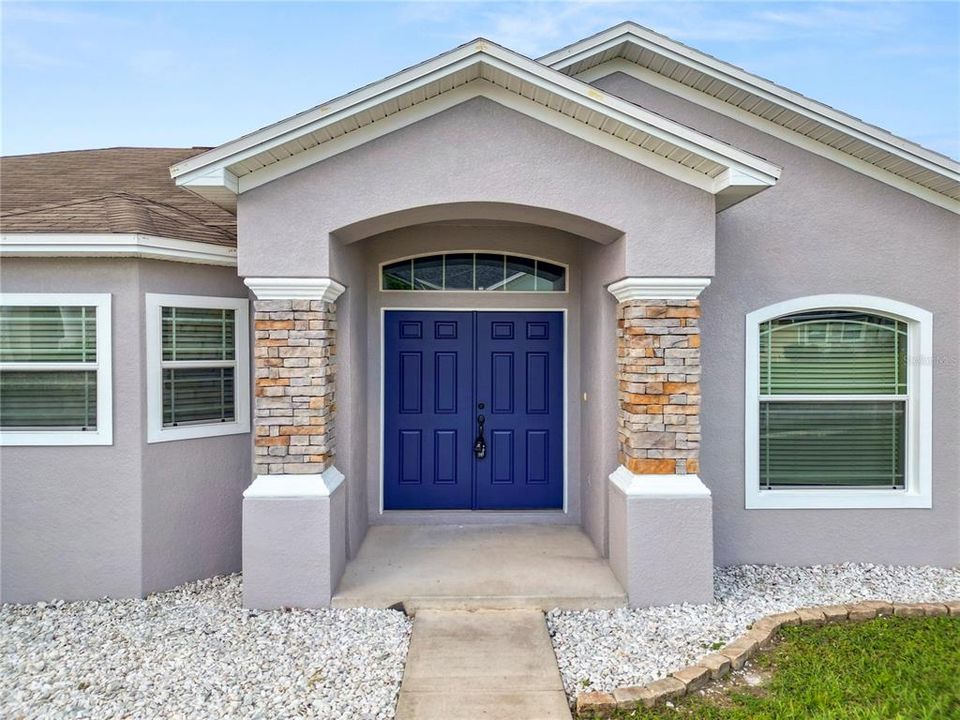 For Rent: $2,400 (3 beds, 2 baths, 1636 Square Feet)