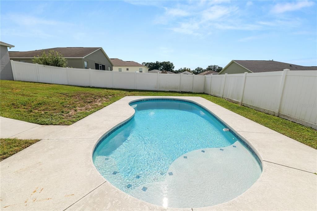 For Rent: $2,400 (3 beds, 2 baths, 1636 Square Feet)