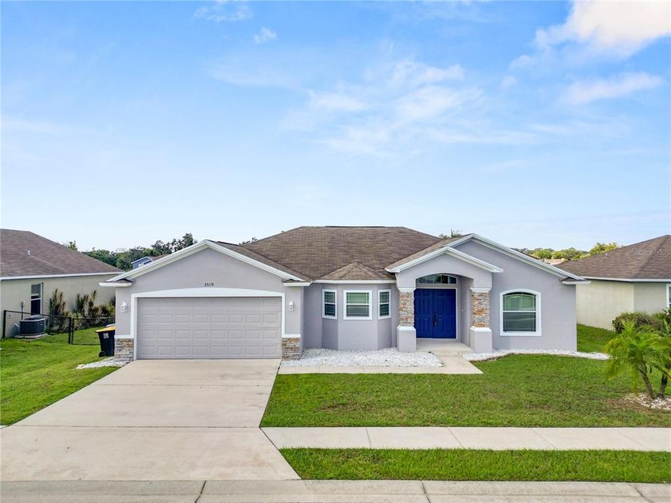 For Rent: $2,400 (3 beds, 2 baths, 1636 Square Feet)