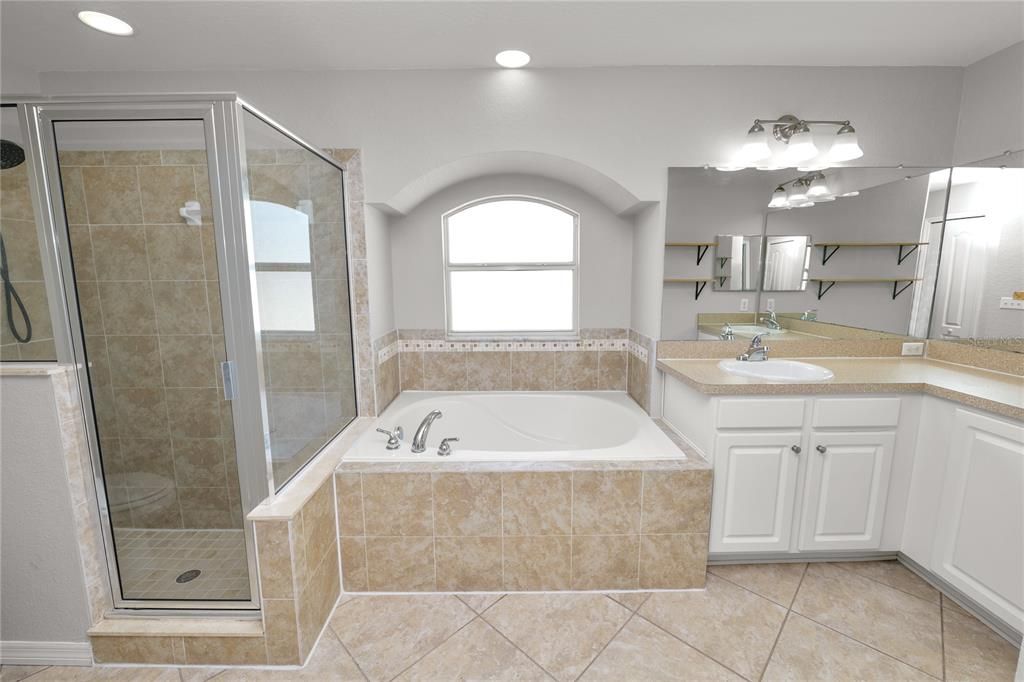 For Rent: $2,400 (3 beds, 2 baths, 1636 Square Feet)