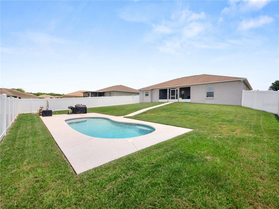 For Rent: $2,400 (3 beds, 2 baths, 1636 Square Feet)