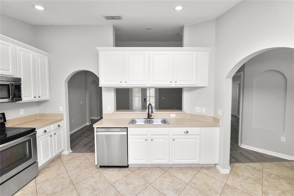 For Rent: $2,400 (3 beds, 2 baths, 1636 Square Feet)