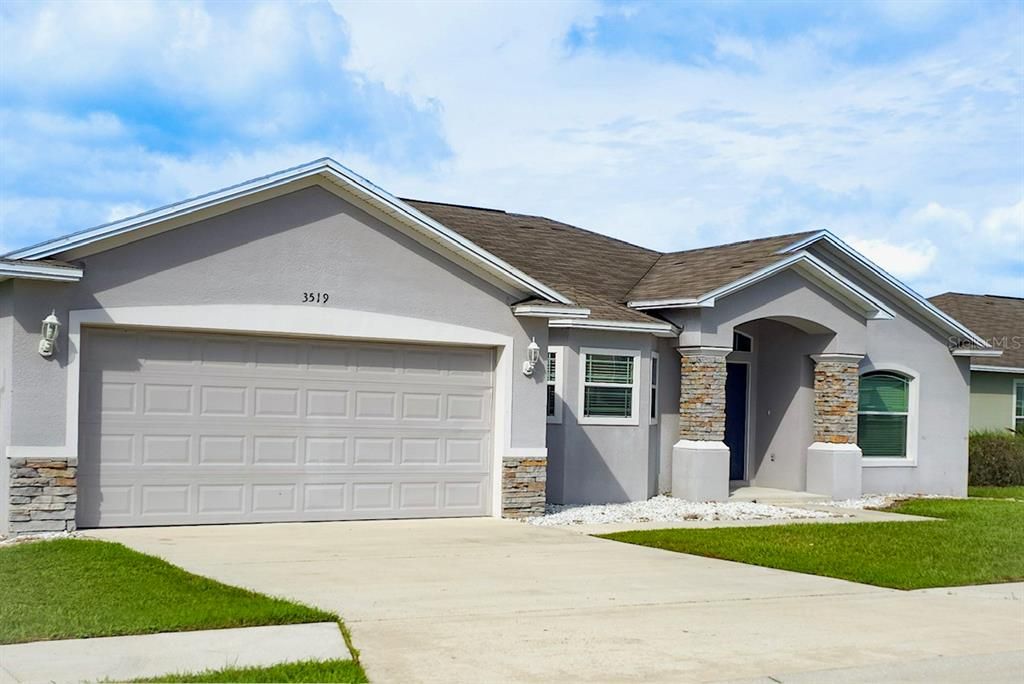 For Rent: $2,400 (3 beds, 2 baths, 1636 Square Feet)