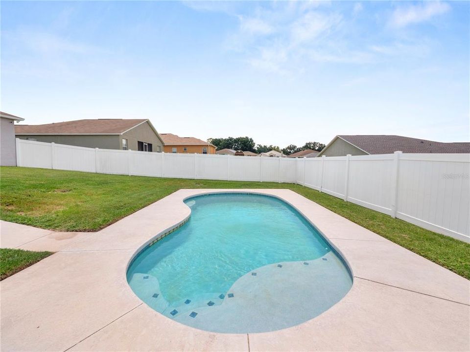 For Rent: $2,400 (3 beds, 2 baths, 1636 Square Feet)