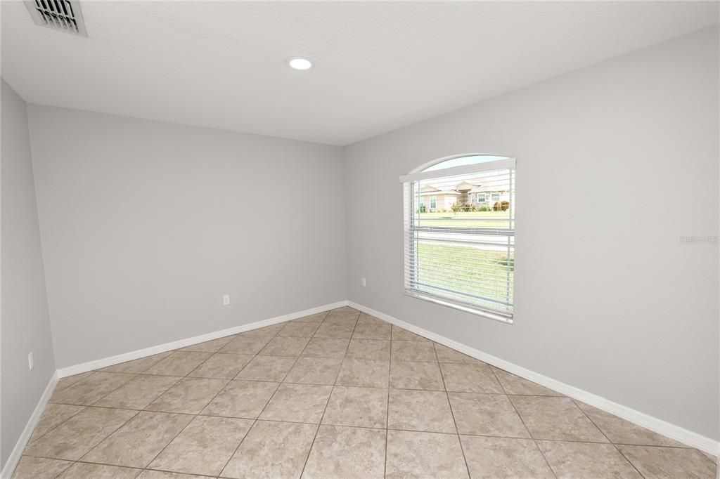 For Rent: $2,400 (3 beds, 2 baths, 1636 Square Feet)