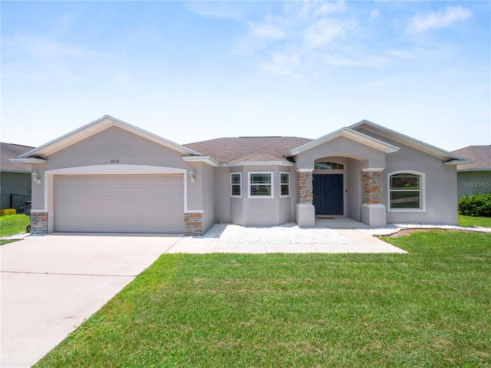 For Rent: $2,400 (3 beds, 2 baths, 1636 Square Feet)