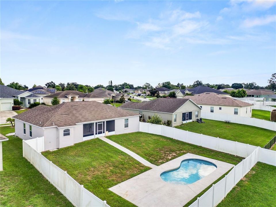 For Rent: $2,400 (3 beds, 2 baths, 1636 Square Feet)