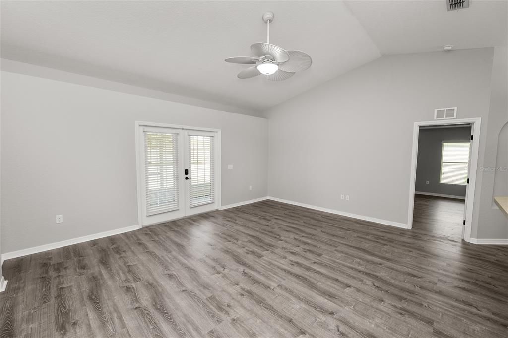 For Rent: $2,400 (3 beds, 2 baths, 1636 Square Feet)