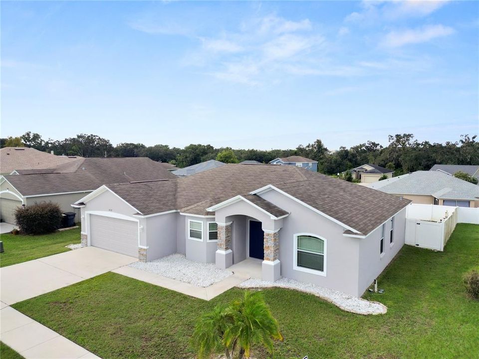 For Rent: $2,400 (3 beds, 2 baths, 1636 Square Feet)