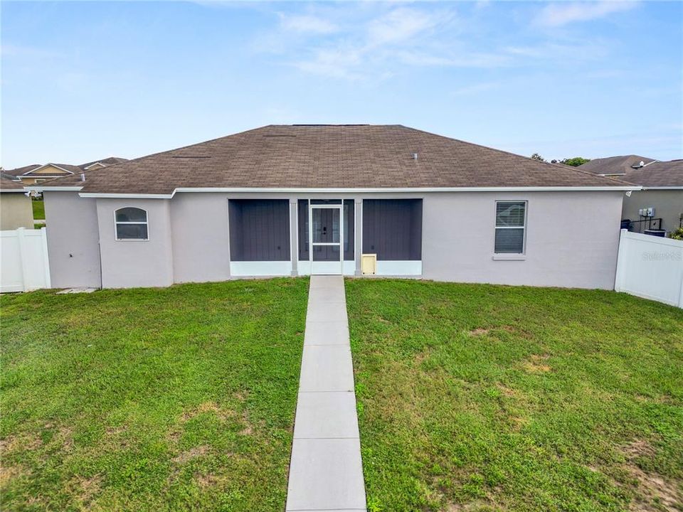 For Rent: $2,400 (3 beds, 2 baths, 1636 Square Feet)