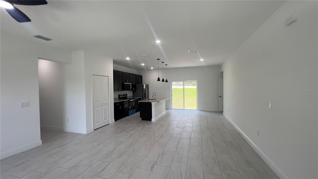 В аренду: $1,899 (4 спален, 2 ванн, 1580 Квадратных фут)