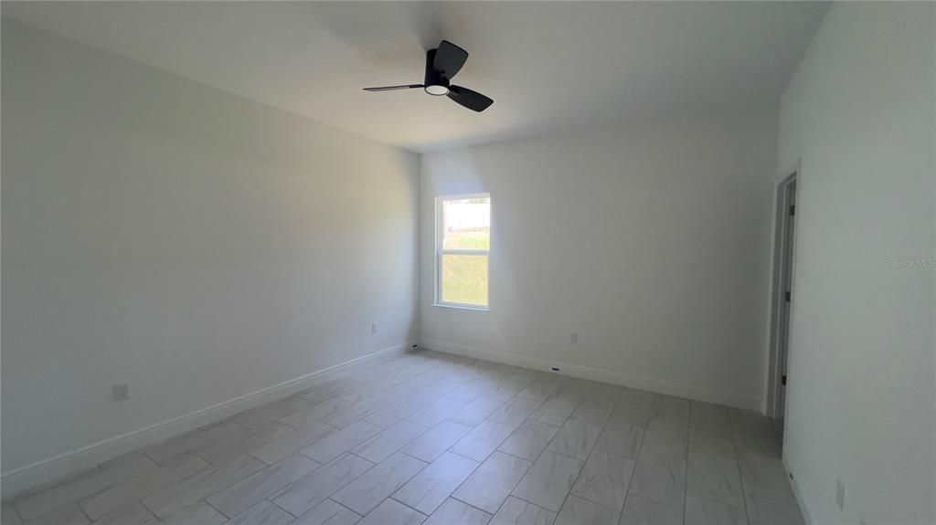 В аренду: $1,899 (4 спален, 2 ванн, 1580 Квадратных фут)