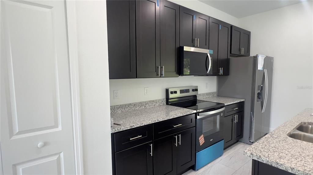 В аренду: $1,899 (4 спален, 2 ванн, 1580 Квадратных фут)