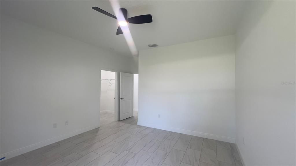 В аренду: $1,899 (4 спален, 2 ванн, 1580 Квадратных фут)