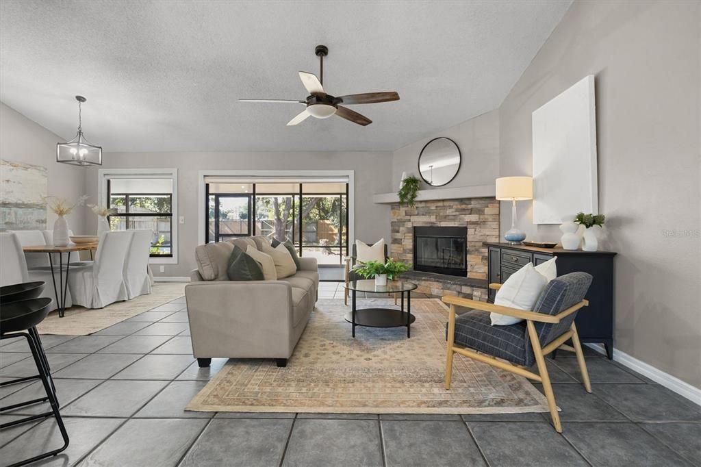 合同活跃: $389,900 (3 贝兹, 2 浴室, 1721 平方英尺)