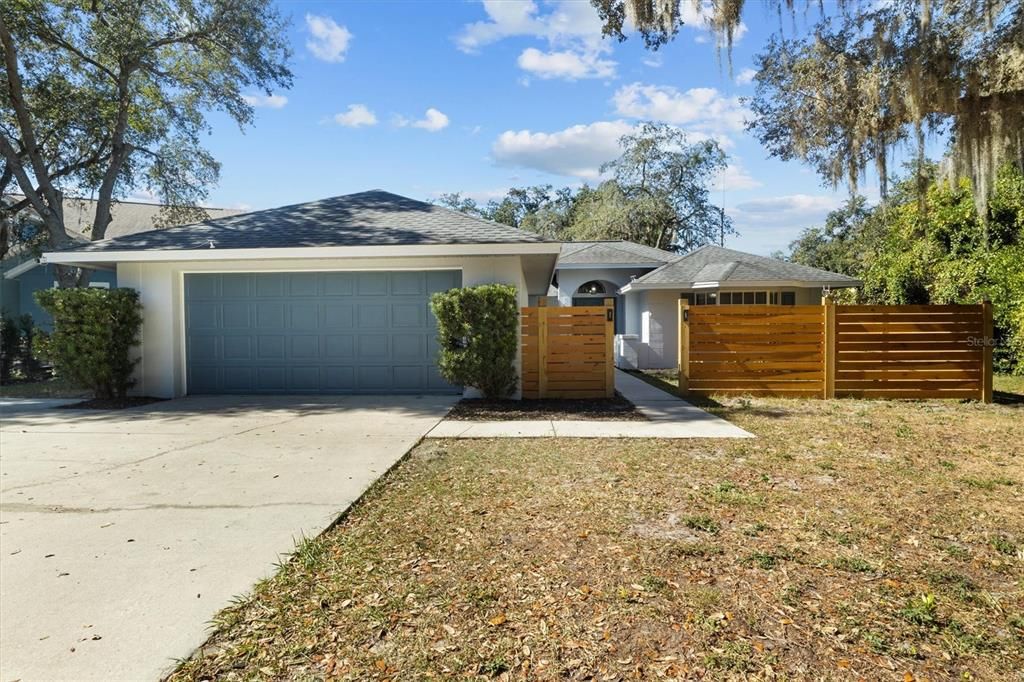 合同活跃: $389,900 (3 贝兹, 2 浴室, 1721 平方英尺)