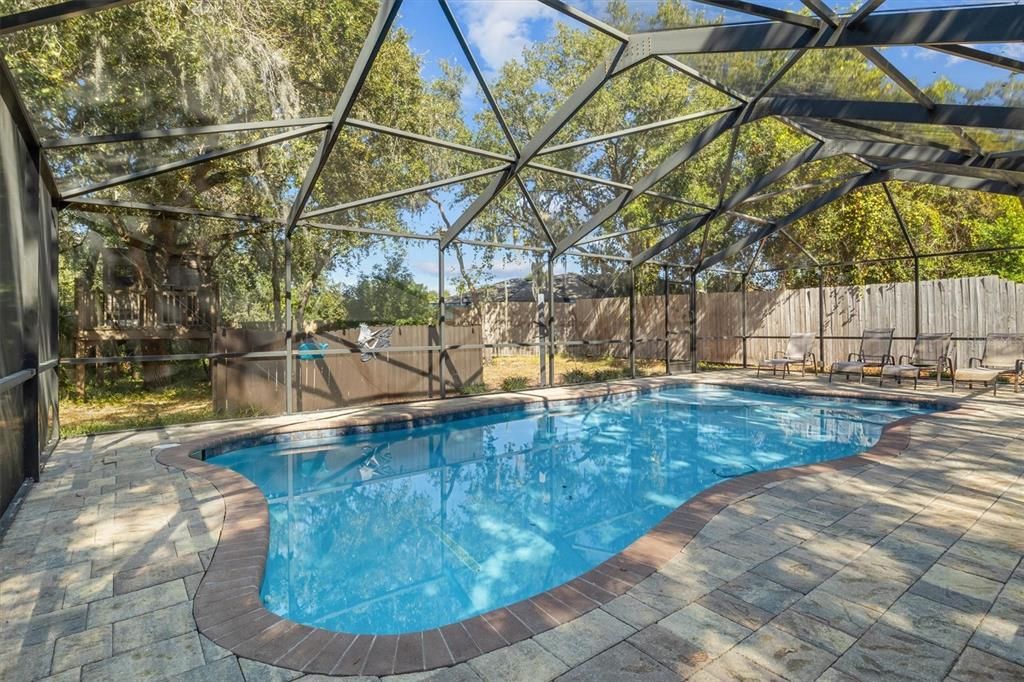 合同活跃: $389,900 (3 贝兹, 2 浴室, 1721 平方英尺)