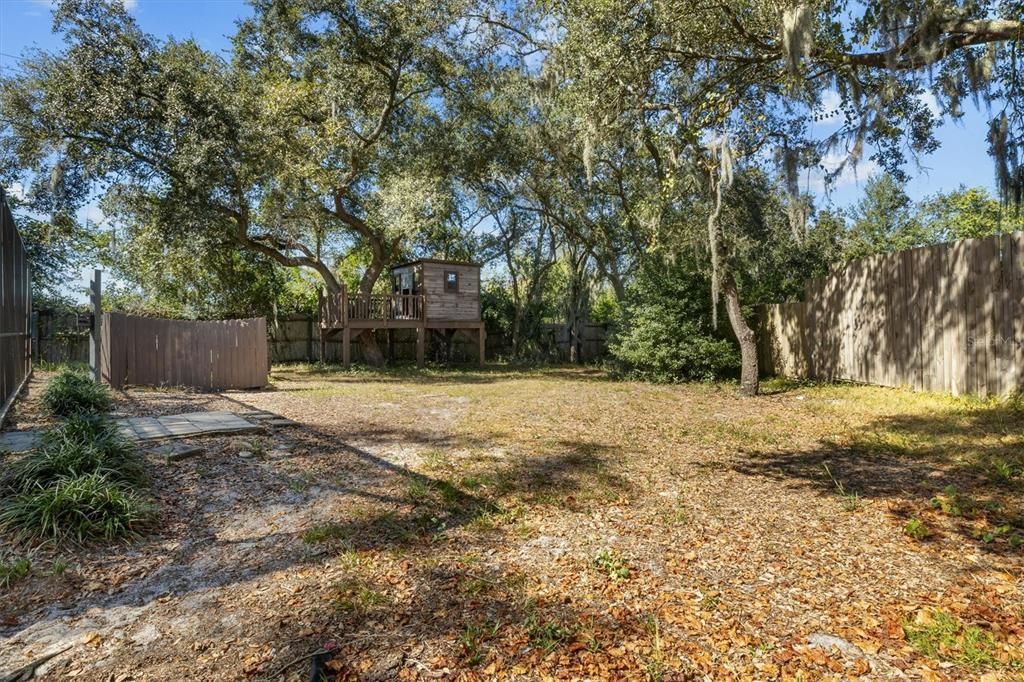 合同活跃: $389,900 (3 贝兹, 2 浴室, 1721 平方英尺)