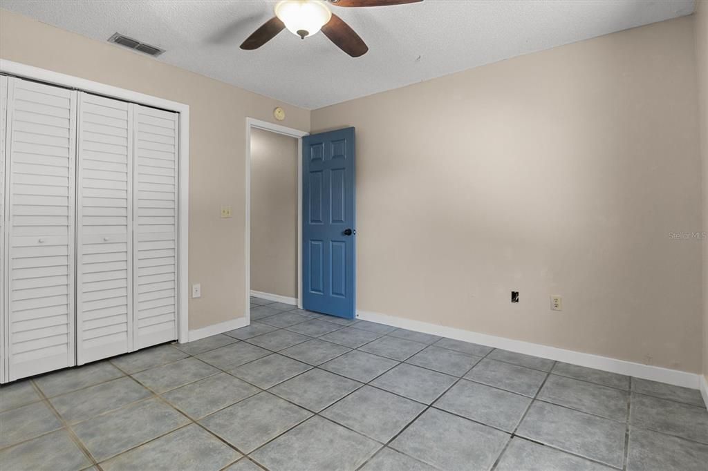 合同活跃: $389,900 (3 贝兹, 2 浴室, 1721 平方英尺)