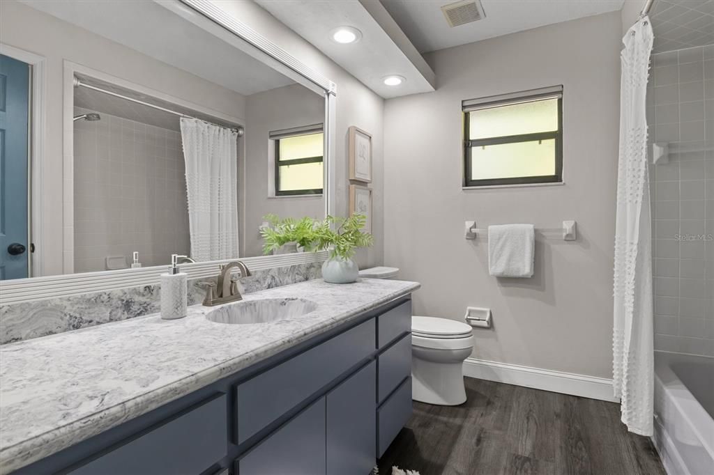 合同活跃: $389,900 (3 贝兹, 2 浴室, 1721 平方英尺)