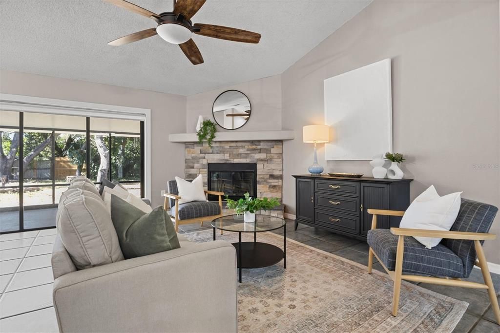 合同活跃: $389,900 (3 贝兹, 2 浴室, 1721 平方英尺)