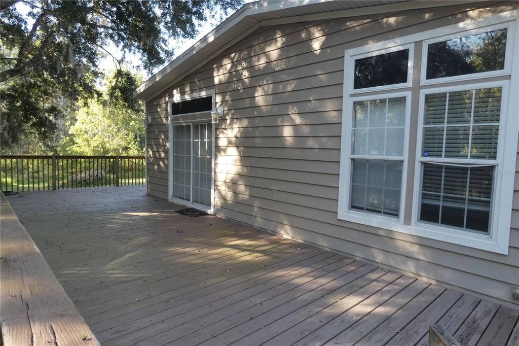 合同活跃: $2,150 (3 贝兹, 2 浴室, 2108 平方英尺)