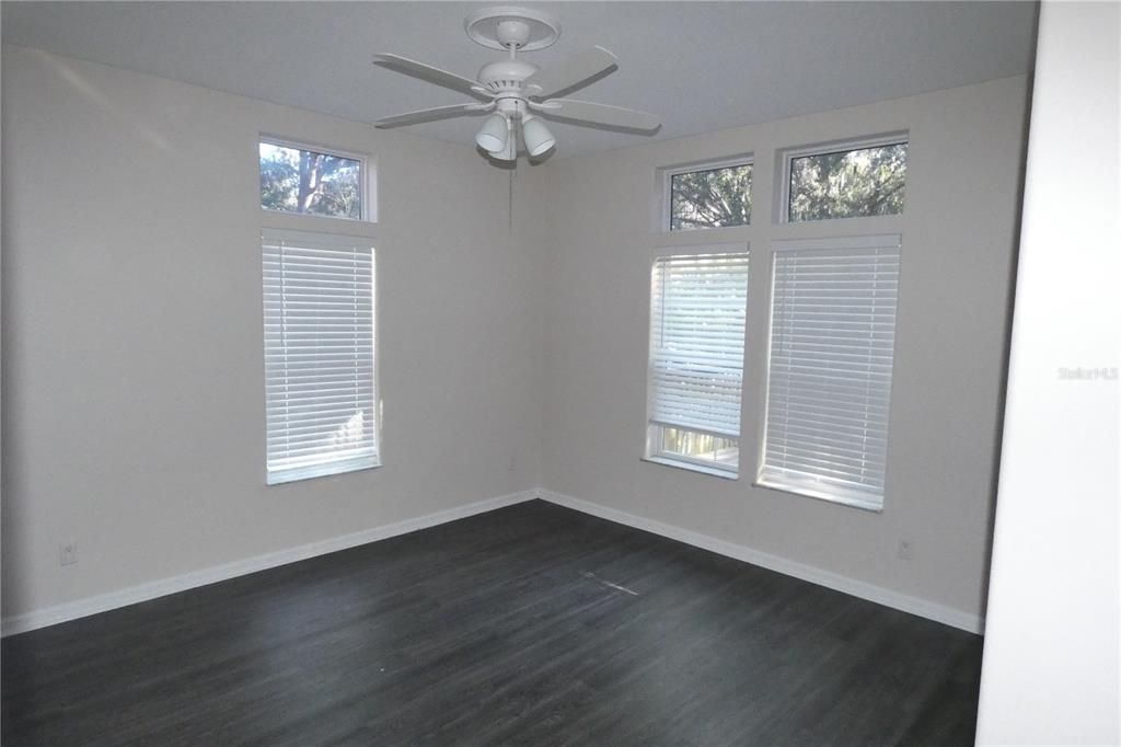 合同活跃: $2,150 (3 贝兹, 2 浴室, 2108 平方英尺)