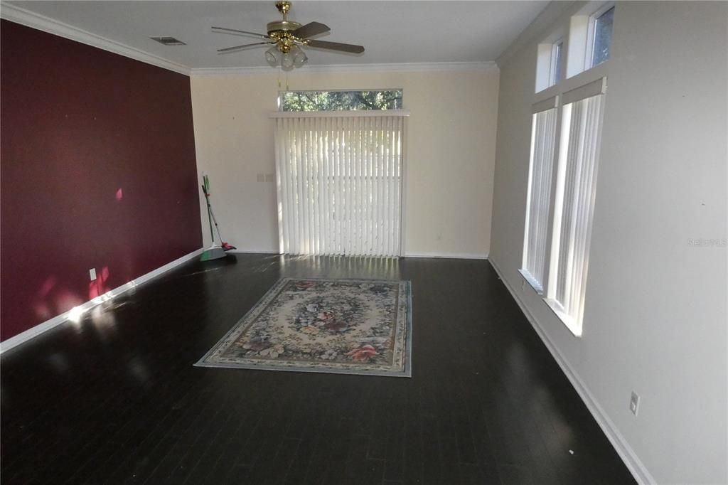 合同活跃: $2,150 (3 贝兹, 2 浴室, 2108 平方英尺)