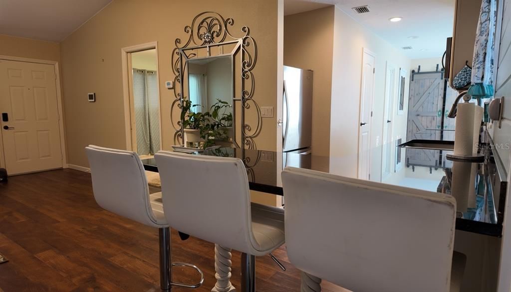 出租: $2,250 (2 贝兹, 2 浴室, 985 平方英尺)