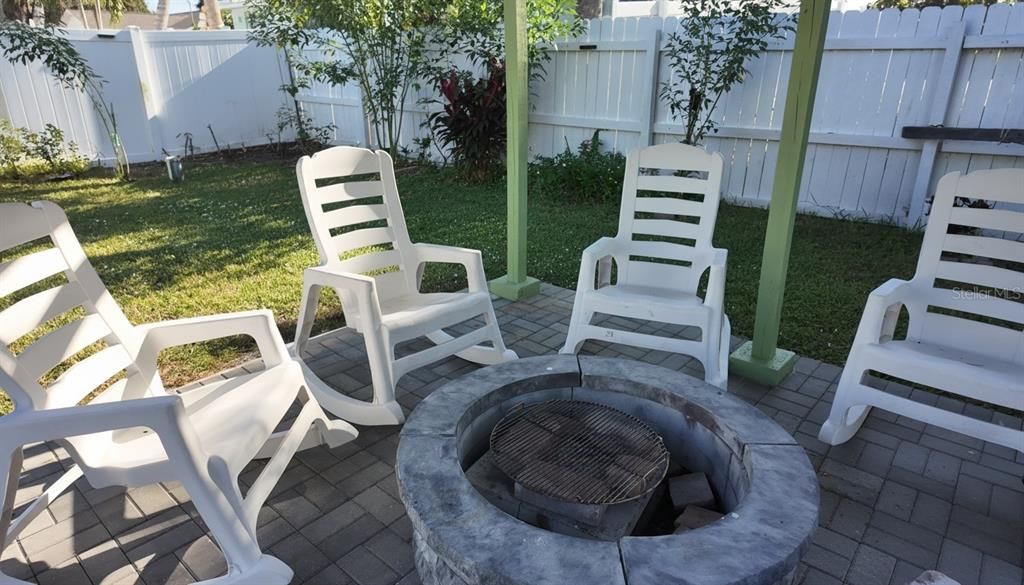 出租: $2,250 (2 贝兹, 2 浴室, 985 平方英尺)