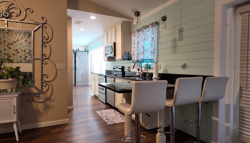 出租: $2,250 (2 贝兹, 2 浴室, 985 平方英尺)