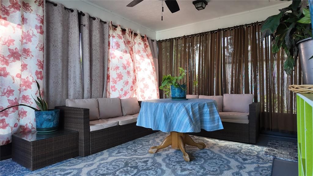 出租: $2,250 (2 贝兹, 2 浴室, 985 平方英尺)