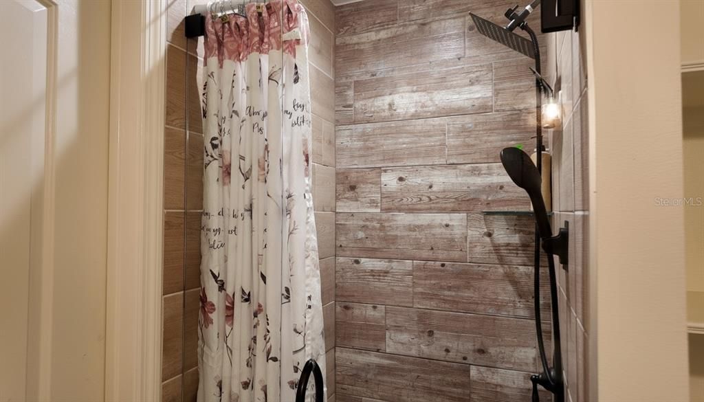 出租: $2,250 (2 贝兹, 2 浴室, 985 平方英尺)