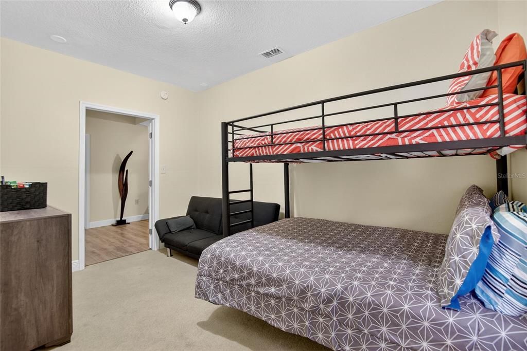 For Rent: $1,850 (2 beds, 1 baths, 1322 Square Feet)