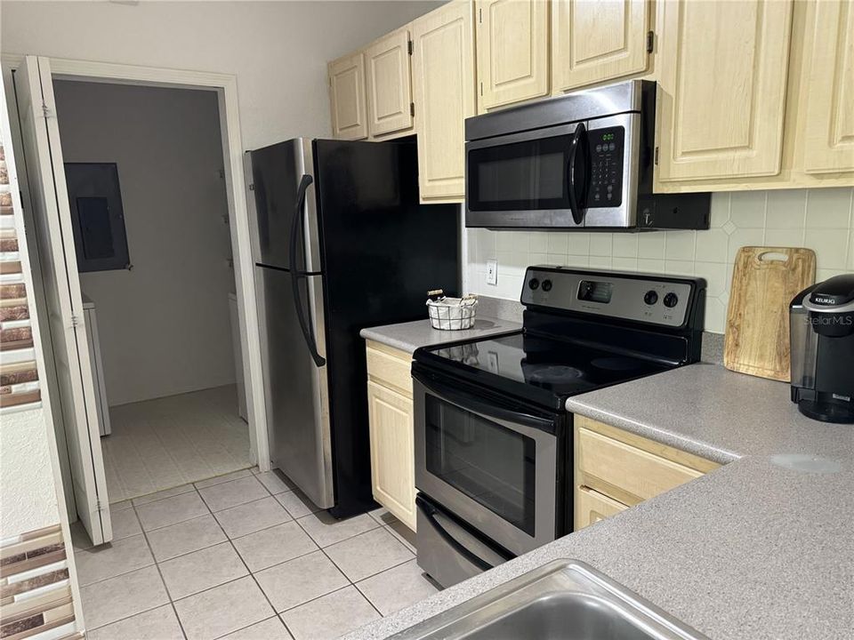 На продажу: $220,000 (2 спален, 2 ванн, 1048 Квадратных фут)