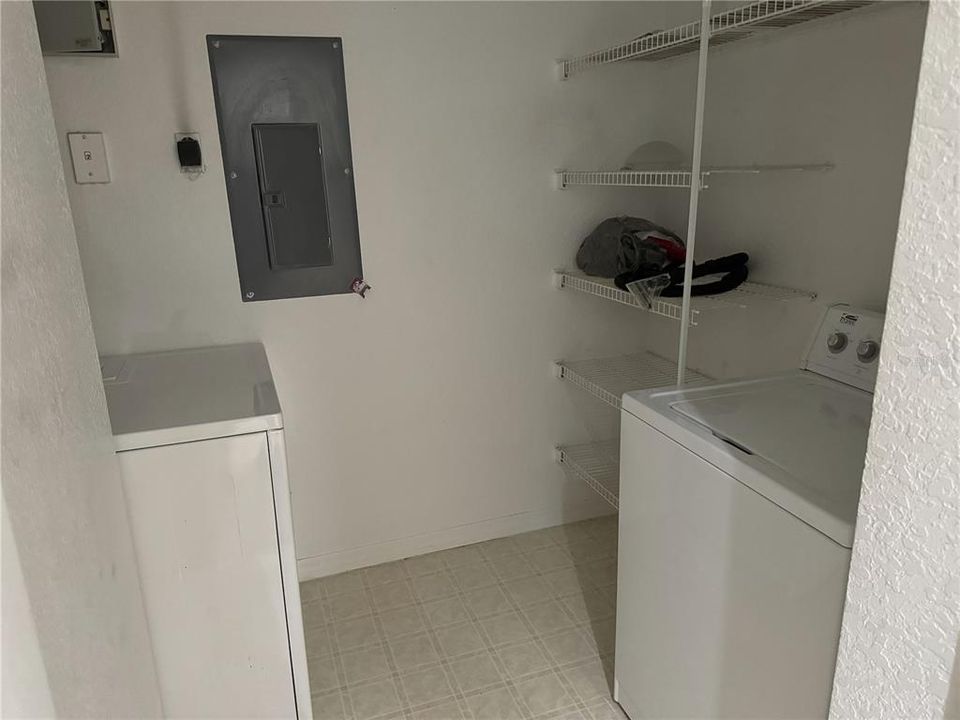 На продажу: $220,000 (2 спален, 2 ванн, 1048 Квадратных фут)