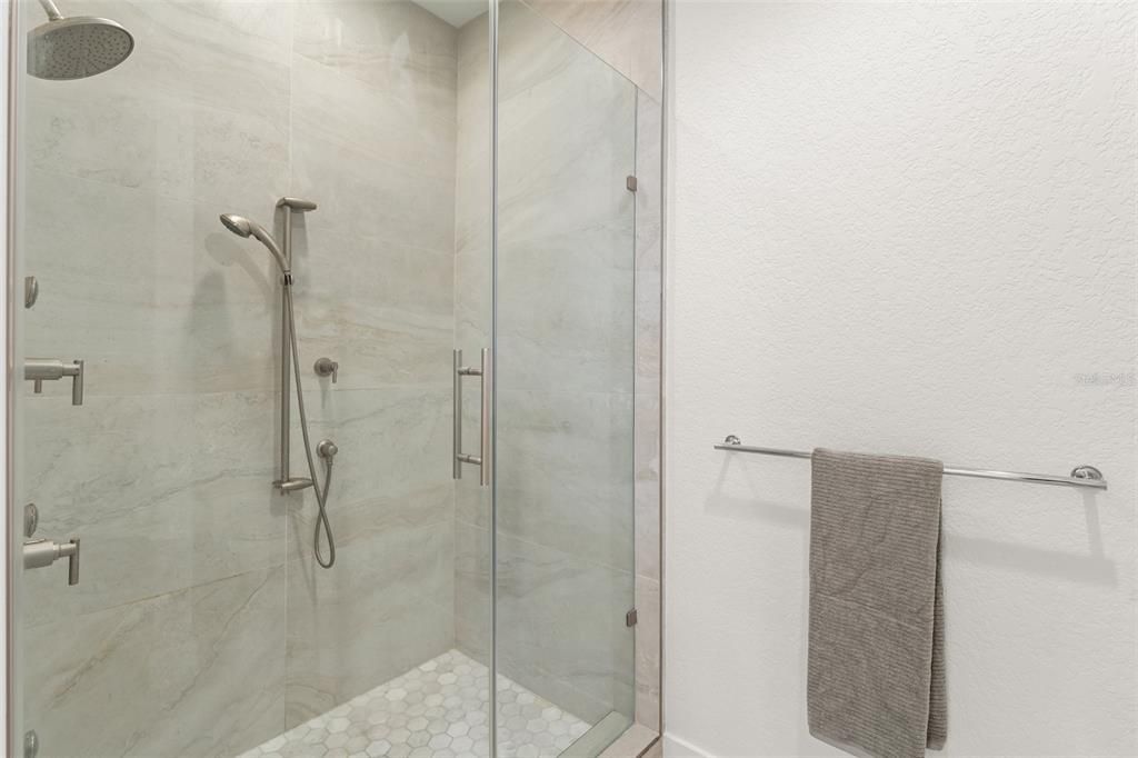 For Sale: $1,895,000 (3 beds, 3 baths, 2450 Square Feet)